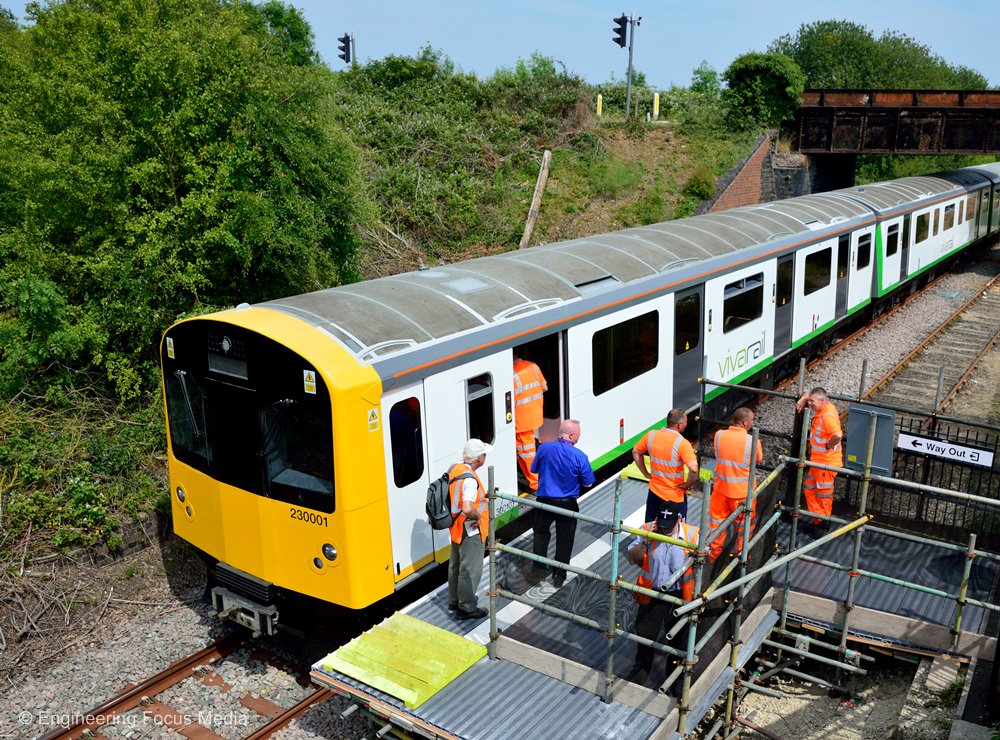 EngFocus's tweet photo. #RailLive2017: Part 1 - D-Train review https://t.co/QrTjsqEz1q @Vivarail https://t.co/d7XKzf47mw