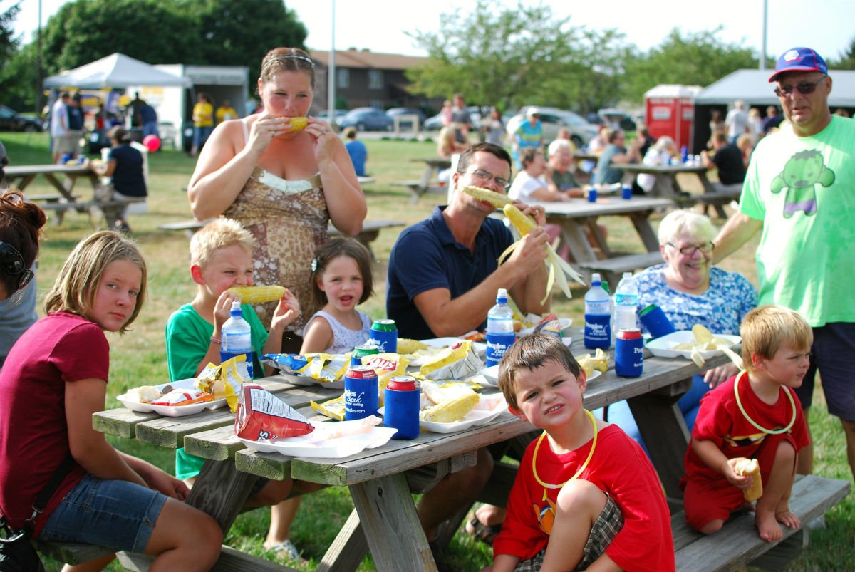 NWIndianaLife's tweet photo. The #StJohnIN Chamber of Commerce is looking for sponsors and vendors for their 14th Annual Community Corn Roast! https://t.co/Xvx88N0XCg https://t.co/H4l4yL9YTk