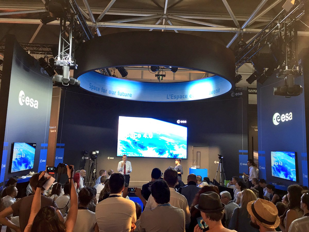 Full house for <a href="/ESAcitizens/">ESA Citizens' Debate</a>' debate at #SpaceBourget17! Watch live: esa.int/About_Us/Exhib… #ParisAirShow