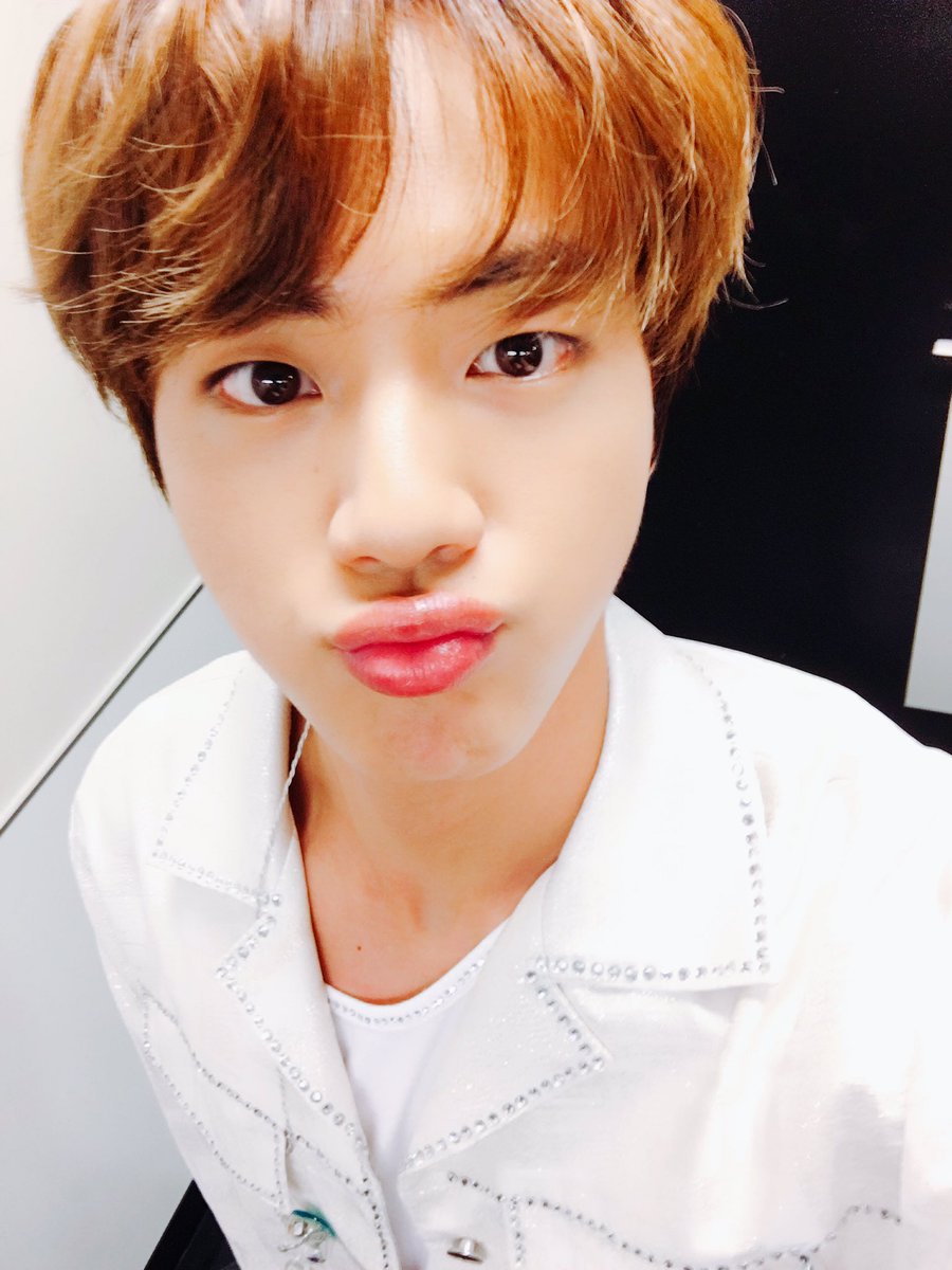 reyn112296's tweet photo. Kim Seokjin!!! 
#BTS 
#certifiedARMY
@BTS_twt @bts_bighit @BTS_ARMY https://t.co/P06Fhn2Qcs