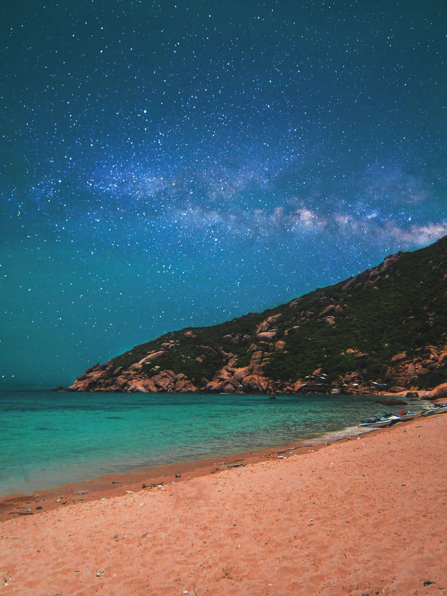 I took this shot on Binh Ba Island,Vietnam
Follow me on instagram: instagram.com/dimakoons/
#travel #nature #photography #LoveIsland #Vietnam