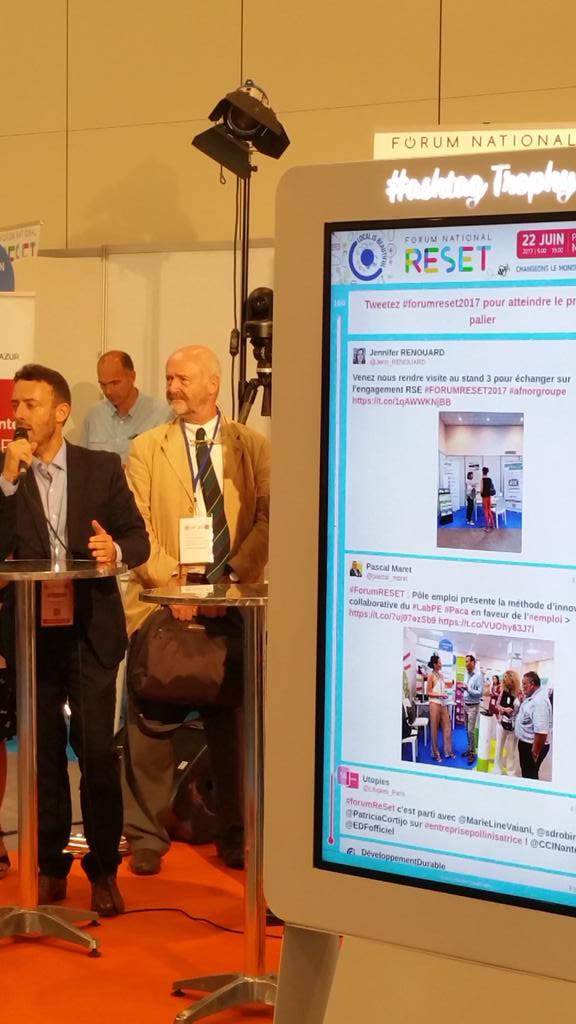 dockydoc_fr's tweet photo. @dockydoc_fr est partenaire du #FORUMRESET2017 pour la gestion et l'interaction des visiteurs et exposants. Une belle édition ! https://t.co/JHk2Oz2Tcv