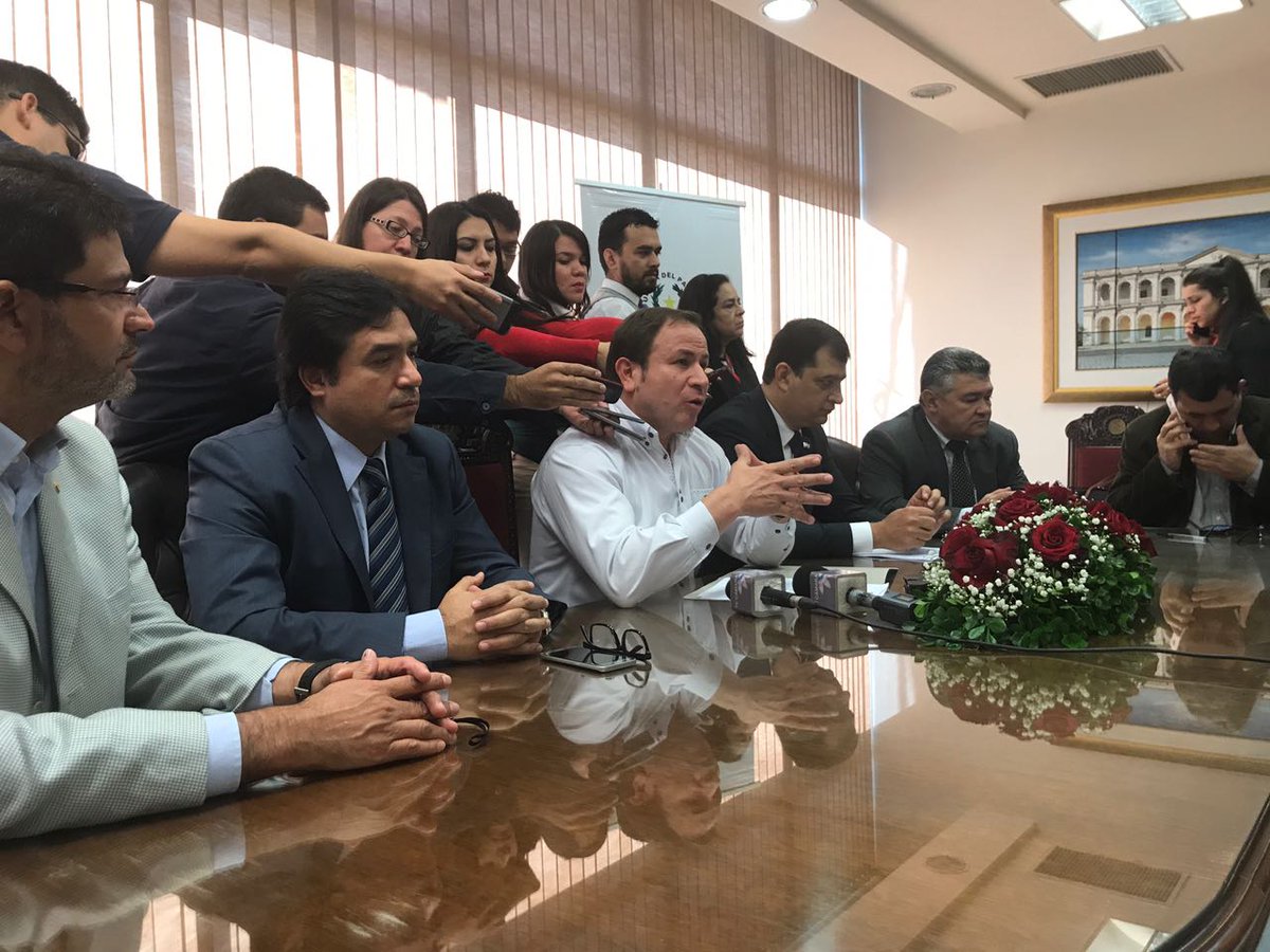 Renuncian a la #ComisióndeAsuntosConstitucionales los dip.: <a href="/jmibanez2001/">Jose Maria Ibañez</a>, <a href="/jjrios_bogado/">Julio Javier Rios</a>, Eusebio Alvarenga, Eber Ovelar y <a href="/DipJorgeAvalosM/">Jorge Avalos Mariño</a>