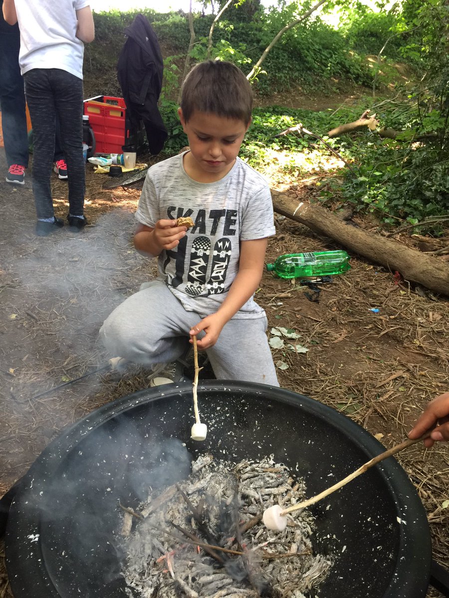 TheNESTALP's tweet photo. Down in forest school learning about fire safety, keeping ourselves safe and enjoying smores! 🔥🌳🍃 https://t.co/MtEaIUr7g8