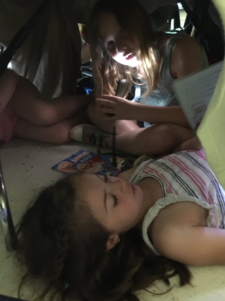 WOSnews's tweet image. Students worked to construct a class fort, perfectly cozy to do some reading in #mrskuhnWOS&apos; class!