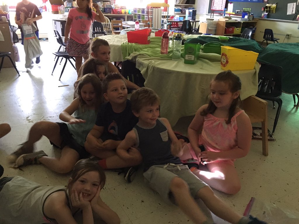 WOSnews's tweet image. Students worked to construct a class fort, perfectly cozy to do some reading in #mrskuhnWOS&apos; class!
