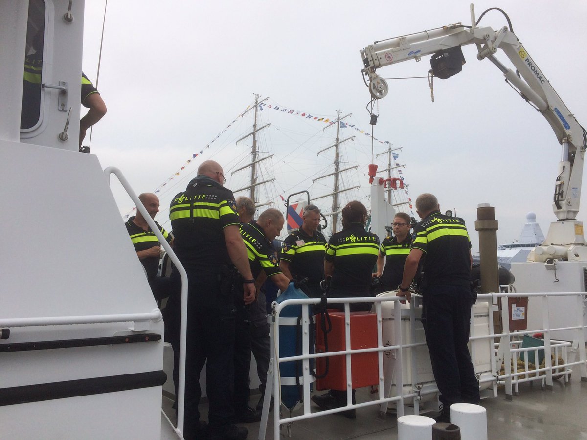 el_ly050's tweet image. Miv 15.00 uur is de actie 'boten aan de kant' bij #waterpolitie LE hervat! Er wordt niet gevaren! Wel aanwezig én inzetbaar bij calamiteiten