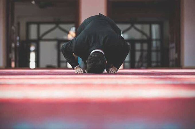 SAsocietynews's tweet photo. سيعوضك الله لأنه يعرف أنك كنت دائمًا حسن الظن به وما يأست حتى في أكثر اللحظات صعوبة..كلما اشتدت عليك كربة تذكر قوله تعالى :الله لطيف بعباده. https://t.co/moi0ugDqUC