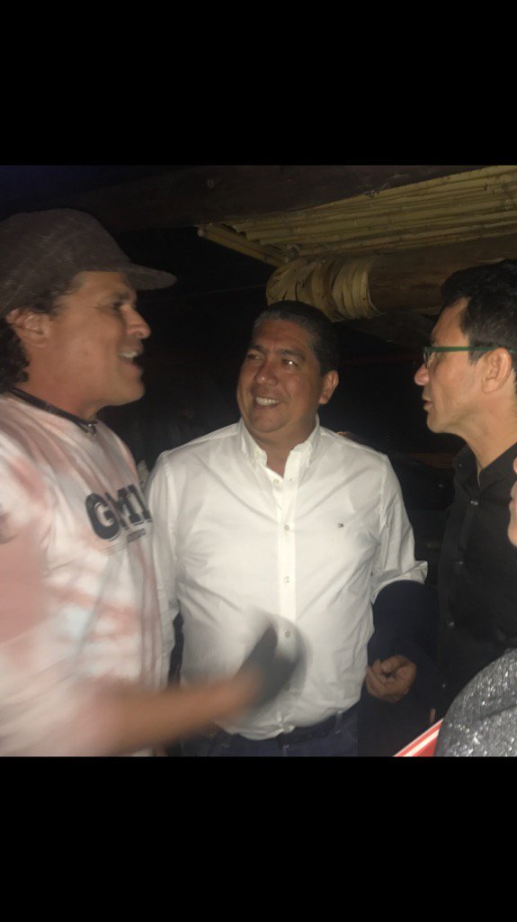 rafaelnoyag's tweet photo. @carlosvives @carlosecaicedo dos grandes de @SantaMartaDTCH que trabajan por dignificar a la gente. #AhoraColombia https://t.co/OhUhyFU4N4