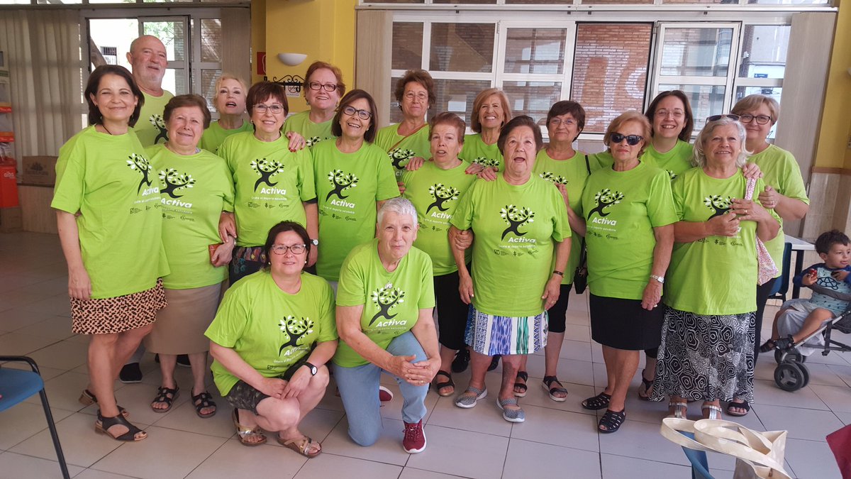 proyectoACTIVA_'s tweet photo. Fin de curso @proyectoACTIVA_ del CS Nápoles y Sicilia . Bravo por estas personas ejemplo de #envejecimientoactivo https://t.co/VOyUM6VyFu