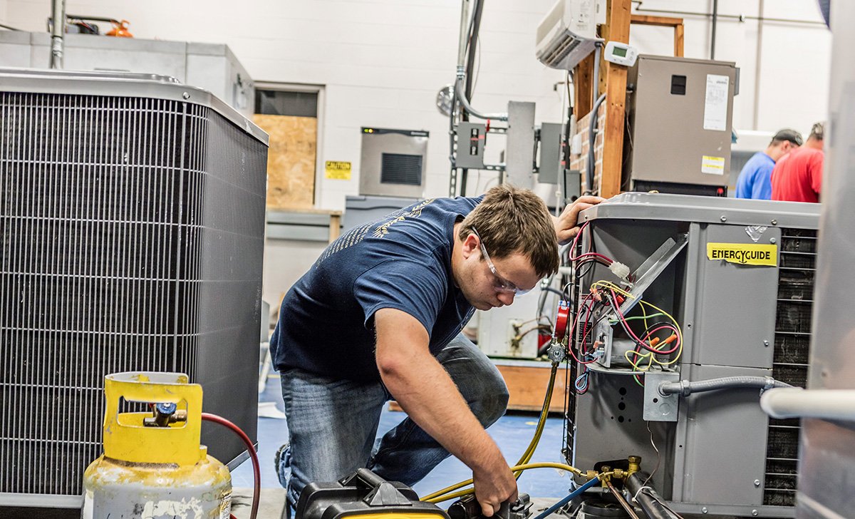KCTCS's tweet photo. Yesterday was the first day of #summer so it's great to celebrate current & former students on Nat'l HVAC Day! #KeepUsCool #KCTCSProud https://t.co/No509P4fPi