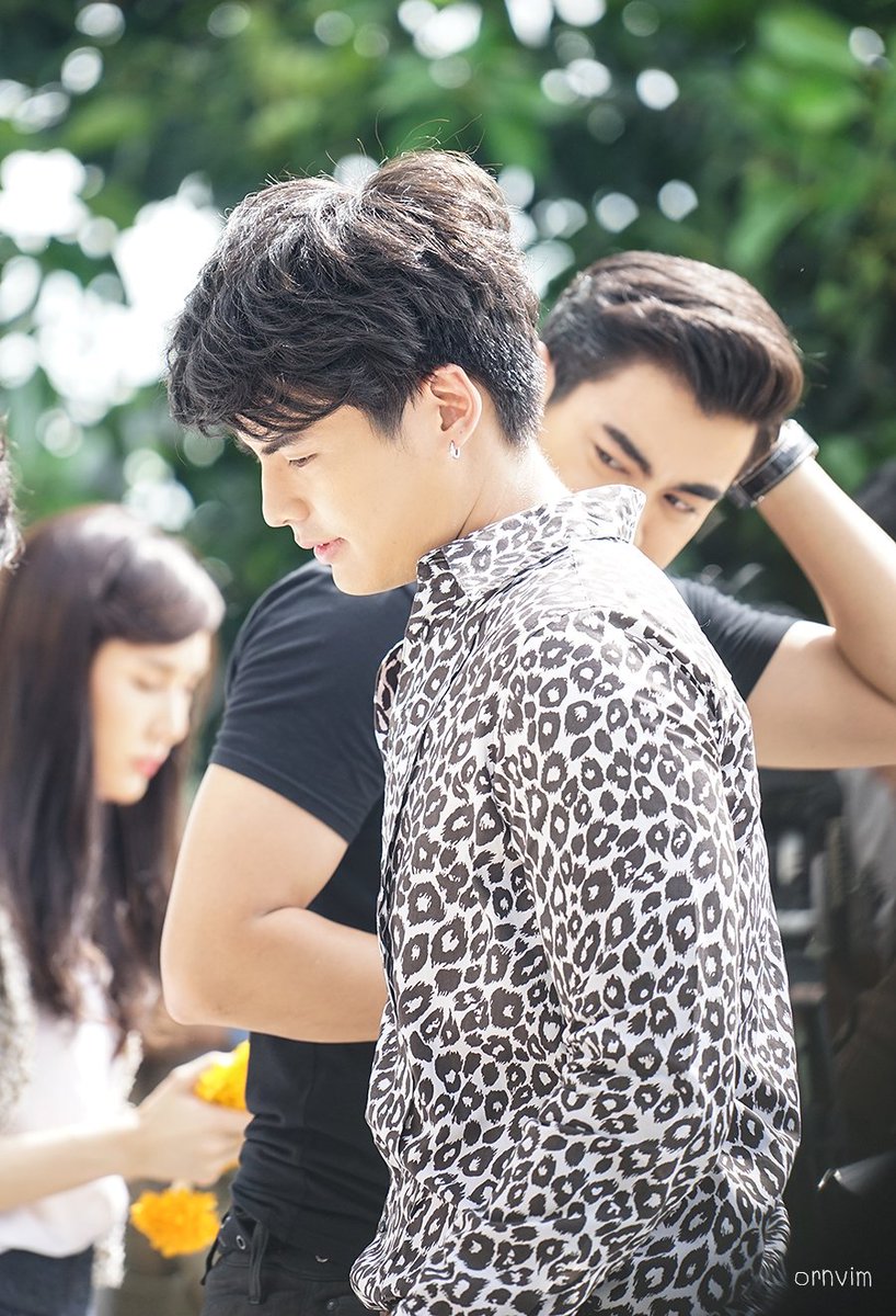 ornvim's tweet photo. ตอนเดินสวนกันนี่ ดูมีอินเนอร์ทางใครทางมัน 55
#โสดStories2 #Hunz 
@Hunz_IPH @SeanJinda https://t.co/OBebZdampy