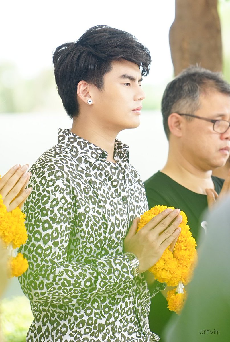 ตอนเดินสวนกันนี่ ดูมีอินเนอร์ทางใครทางมัน 55
#โสดStories2 #Hunz 
<a href="/Hunz_IPH/">Hunz IPH</a> <a href="/SeanJinda/">Sean Jindachot</a>