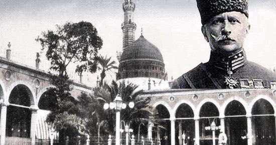 Photostory_1's tweet photo. عام 1916 قام التركي فخري باشا بجريمة في حق اهل المدينة المنورة صادر طعامهم واجبر النساء والاطفال على بناء الحصون مقابل الحصول على نصف رغيف https://t.co/7JB4uzw1um