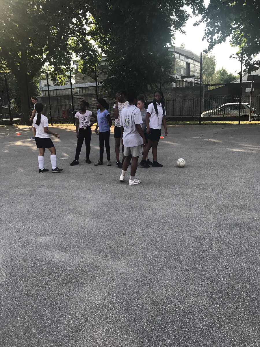 Creative_D_S's tweet photo. • Training of yesterday
Girls had look at their new jerseys. Then the training begun #stretching #speedexercice #shoot #match @CEFLyncx ⚽️ https://t.co/Bwk5ZZiYr8