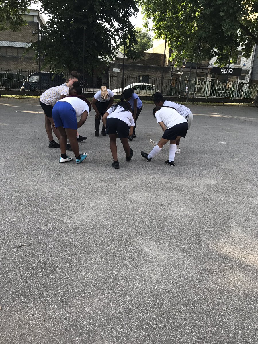 Creative_D_S's tweet photo. • Training of yesterday
Girls had look at their new jerseys. Then the training begun #stretching #speedexercice #shoot #match @CEFLyncx ⚽️ https://t.co/Bwk5ZZiYr8
