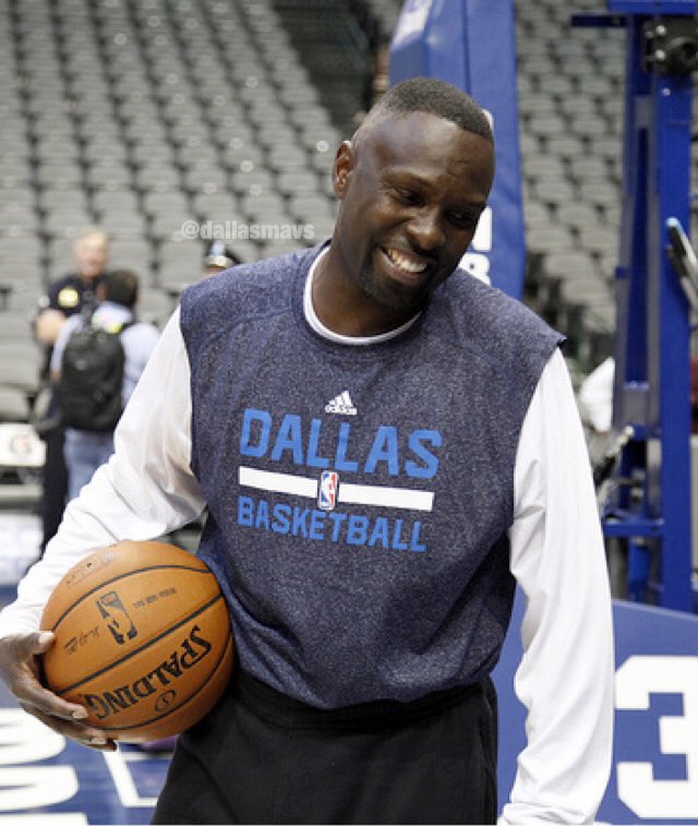 Let's all wish Assistant Coach Darrell Armstrong a very happy birthday today! #MavsBirthdays🎂 https://t.co/LPalXUX8Vu