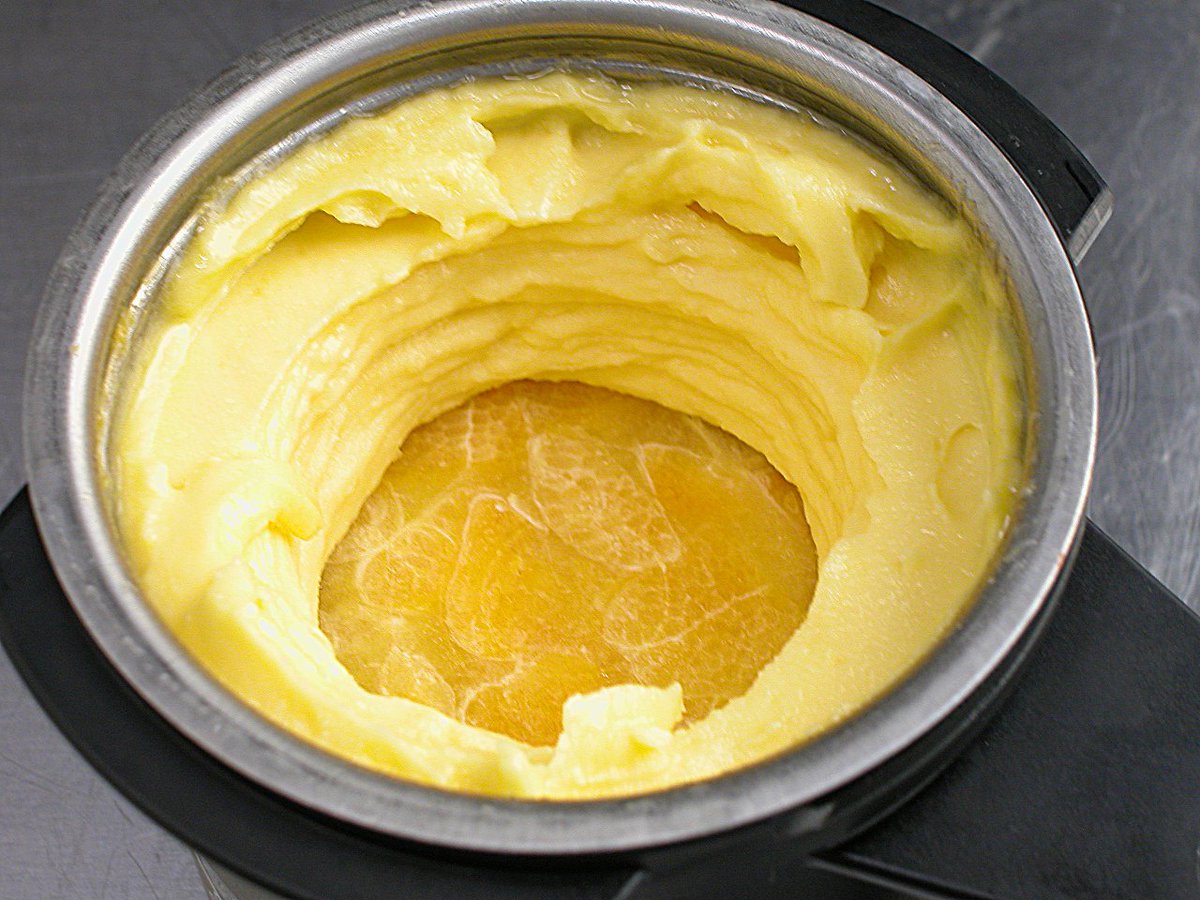 PacojetUS's tweet photo. This velvety smooth mandarin sorbet is a #delicious #unique summer treat. #pacojet #pacotize https://t.co/ZAM4tR05kx