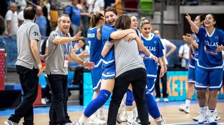 iliasap17's tweet photo. Κορίτσια για (χειρο)φίλημα!!! ΜΠΡΆΒΟ!!!! 
#EuroBasketWomen2017 https://t.co/Bn0pRs4UkQ