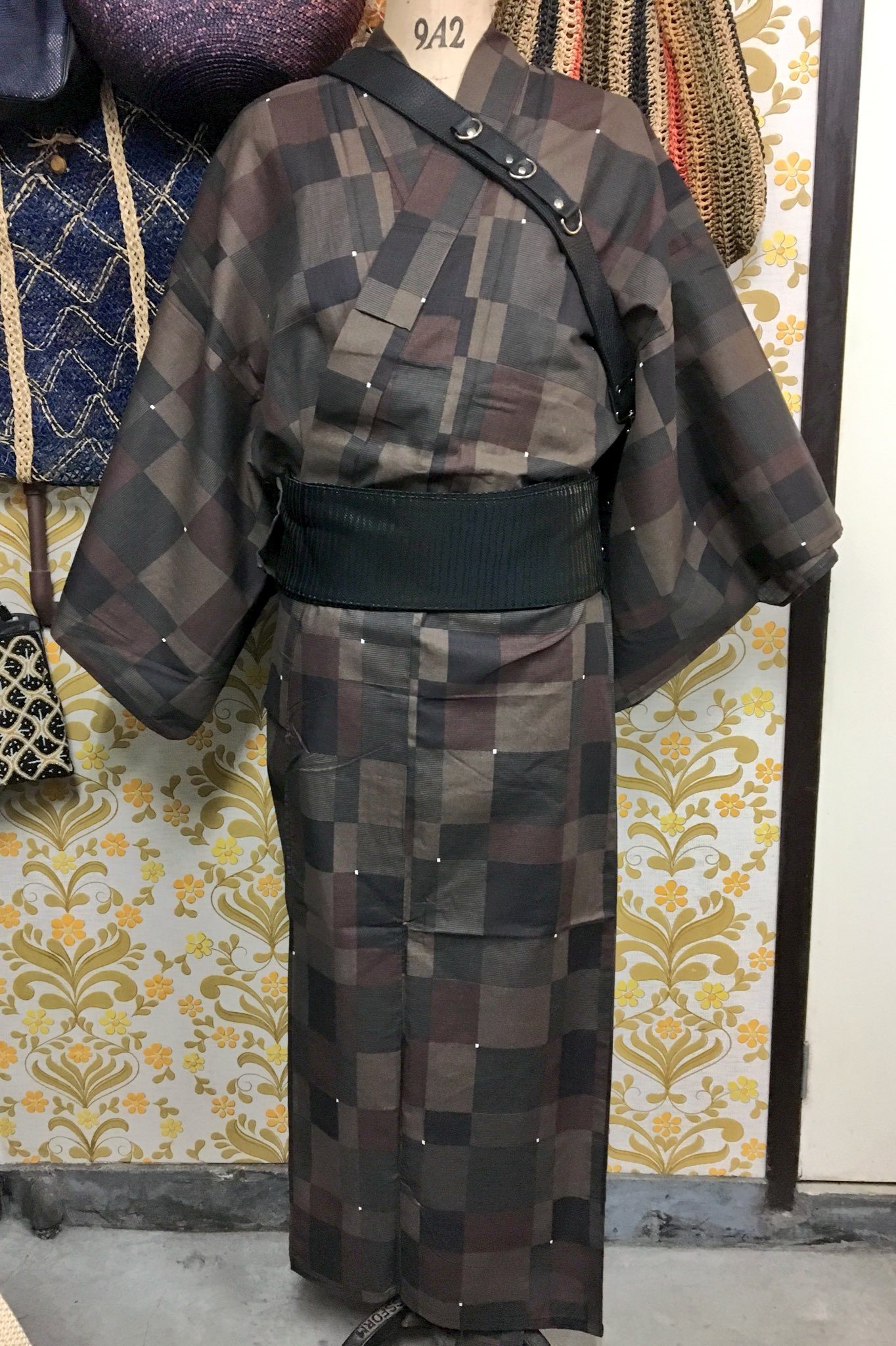 キモノ葉月 大塚 今日のトルソーさん メンズバージョンはシックながま口レザーバッグに合わせてちょっと渋めのコーディネート 身丈142 裄67 五月堂 キモノ葉月 浴衣 メンズ浴衣 Yukata T Co Gkvobxrmrg Twitter