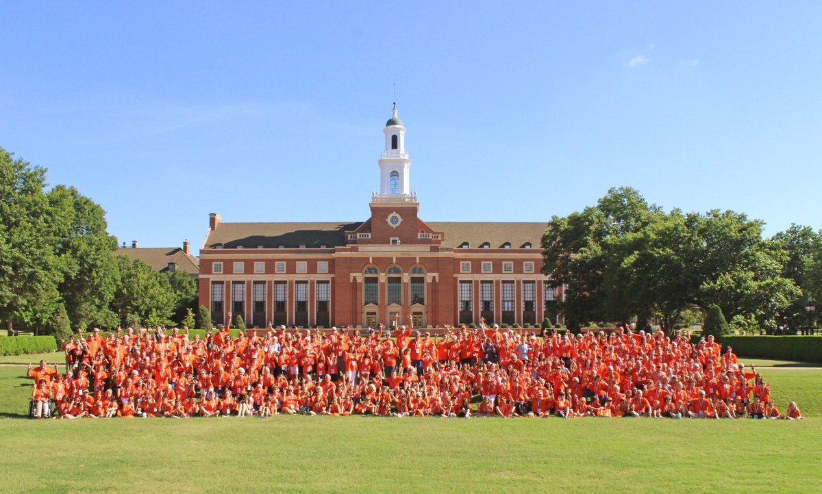 OKStateAlumni's tweet image. Say cheese! 📸 Meet our first group of Grandparent University 2017 attendees! #GPU17 #okstate