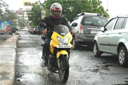 AnandaVikatan's tweet photo. சின்னச் சின்ன விஷயங்களில் கவனம்... மழைக்காலத்திலும் சிறப்பாய் இருக்கும் பயணம்! #TwoWheelerTips
https://t.co/KXb17uBJFO https://t.co/zTBLfTQDkw