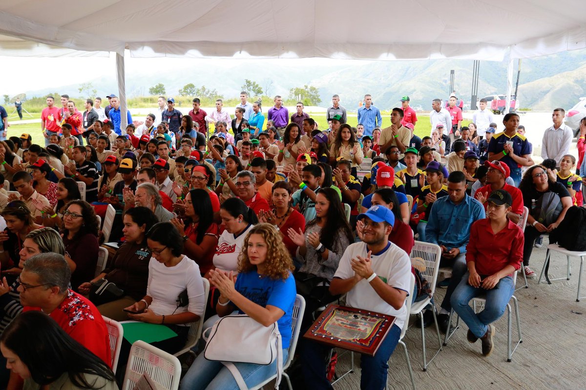 ceupelmacaro's tweet photo. .@TareckPSUV
@CarylBertho
@ramolinap
Este Proyecto fue APROBADO x @NicolasMaduro en su Programa @DomingosMaduro (20-11-16) Aun SIN RESPUESTA https://t.co/8s6El75F7F