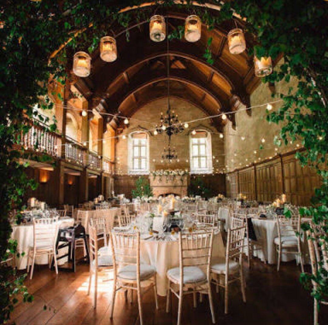 RVS_EO's tweet photo. [ @avxxda @svvtdxmnd ] 
#AdThanWedd 

"Saatnya makan malam, silahkan kedua mempelai dan para tamu menuju tempat makan malam." https://t.co/MwV9qgBNBr