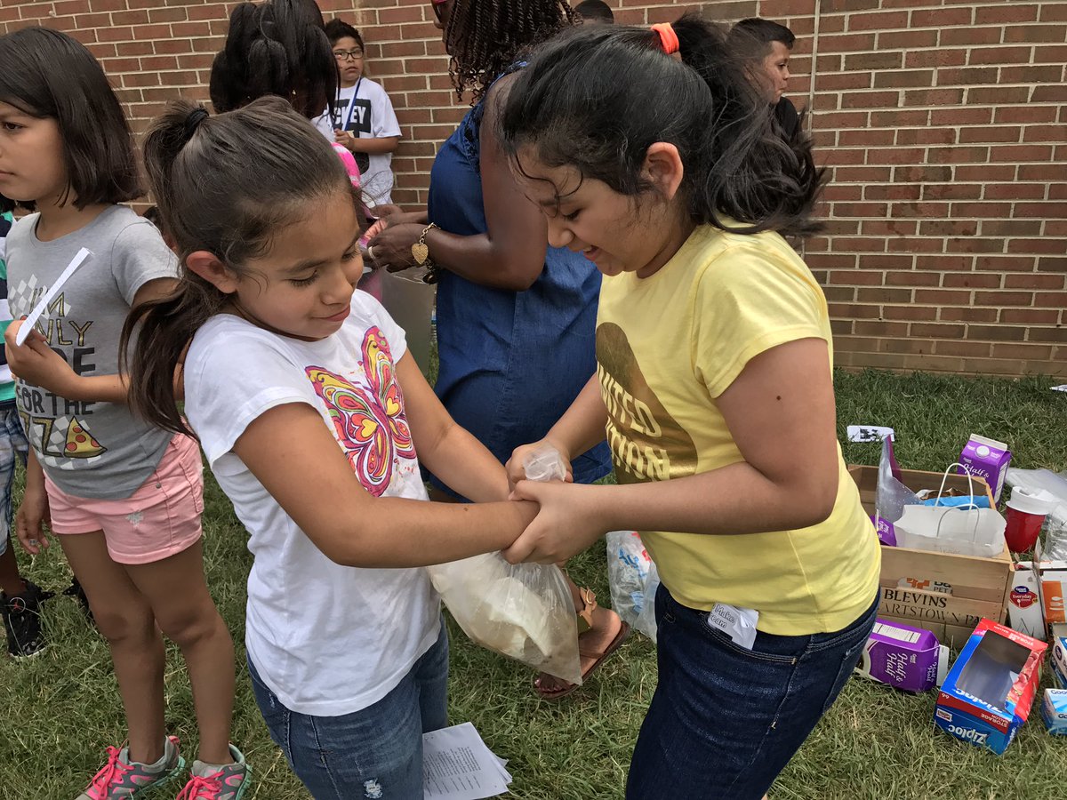 Gangitano_art's tweet photo. 3rd graders making ice cream #MVWS https://t.co/vvKksRO1Ag