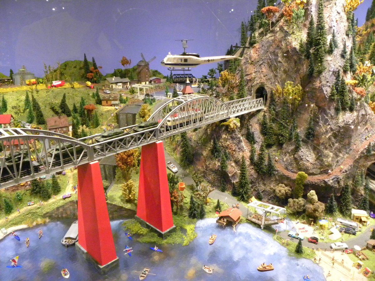 OsoyoosRailroad's tweet image. Some random shots from around the display. There are so many different things to spot. Forest fire, bridges, police cars, bands playing, etc