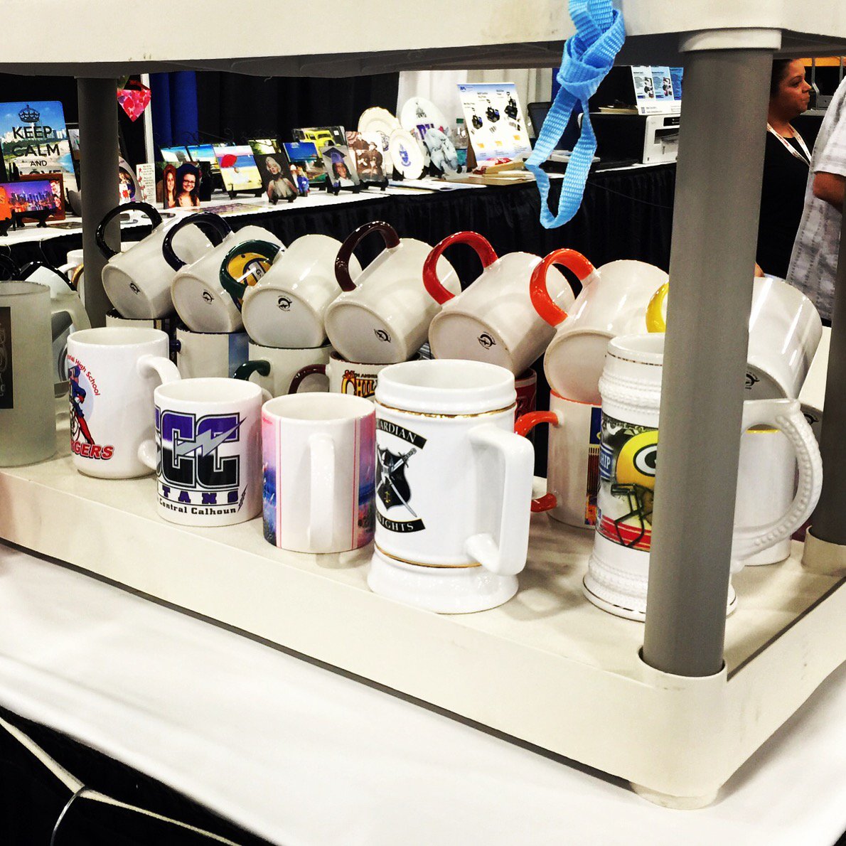 madnessprint's tweet photo. ¿Necesitas #MATERIALP.O.P? En #MadnessPrint hacemos bolígrafos, llaveros, tazas, gorras, chapas y mucho más. https://t.co/tpaQjpvlZk