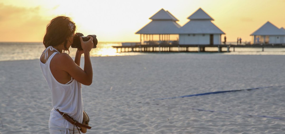 Have you ever wished to have a #personalphotographer shooting your perfect #romanticholiday in #Zanzibar? ow.ly/OZPy30cHmPM