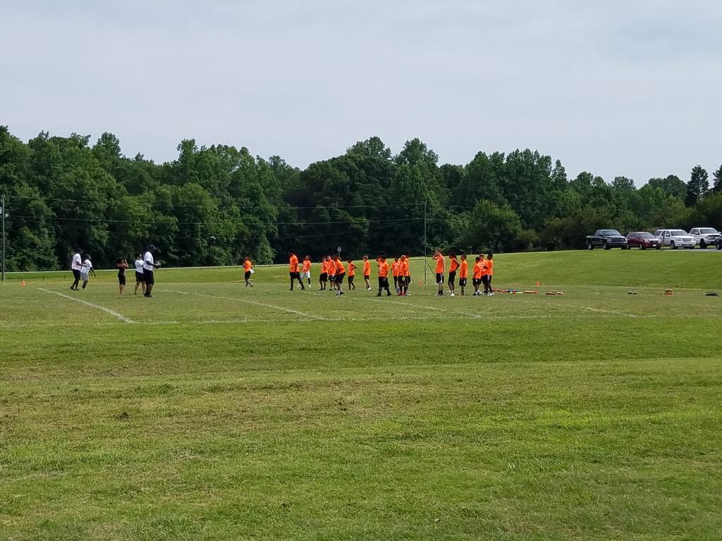 ShannonP511's tweet photo. Putting in work! Next level skill camp!! #prosinthemaking #watchoutNFL @dst_principal https://t.co/LXQfWDBOoc
