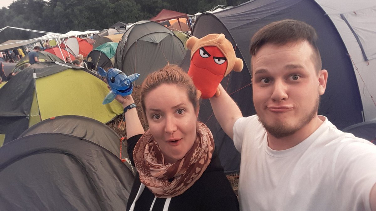 Paraatrush's tweet photo. #festivalbohne #festiwal #rbtv #abfünfzehnuhrspielenbands #schwimmteam https://t.co/YZhw1l1u3S