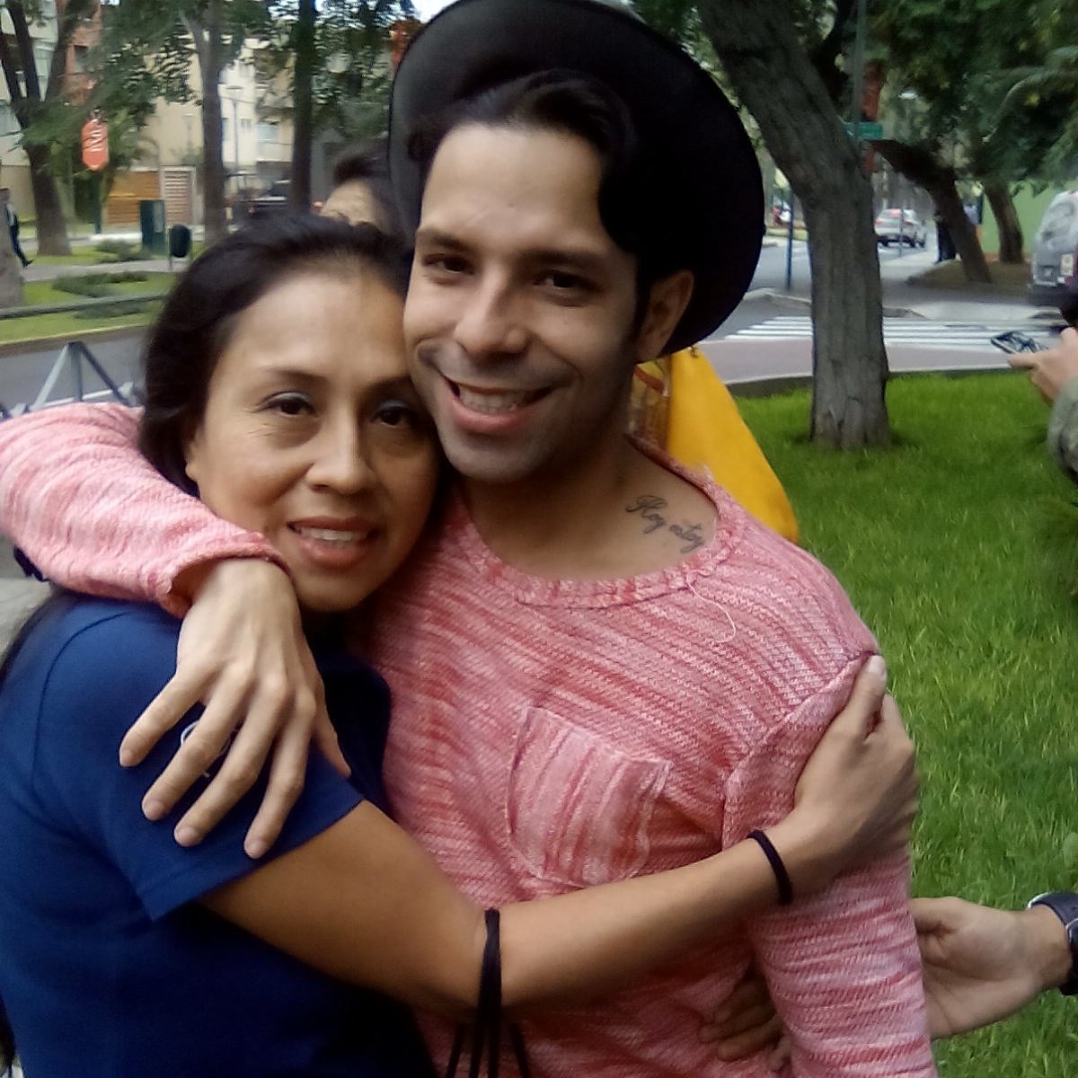 melocotoso's tweet photo. Feliz sueño cumplido con el bello @tonitoleon gracias @TonitoLeonPe @swingperu Las quiero 😘😘 https://t.co/3Un4Gsffk3