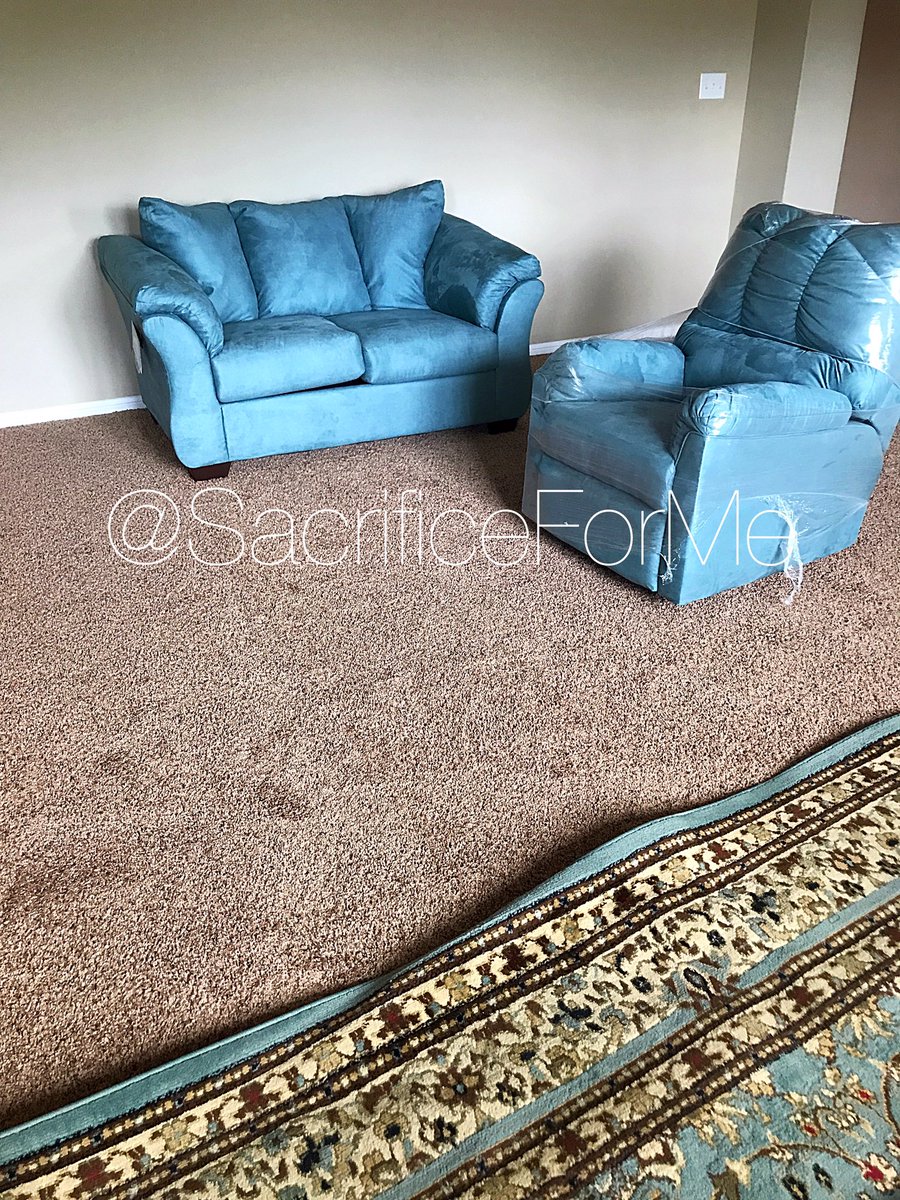 MemphisKay's tweet photo. Ughhh I wanted leather not velvet ( also leather I know 🙄) for the game room, now I have to decide whether or not to return it 😓 https://t.co/bdifyqizUe