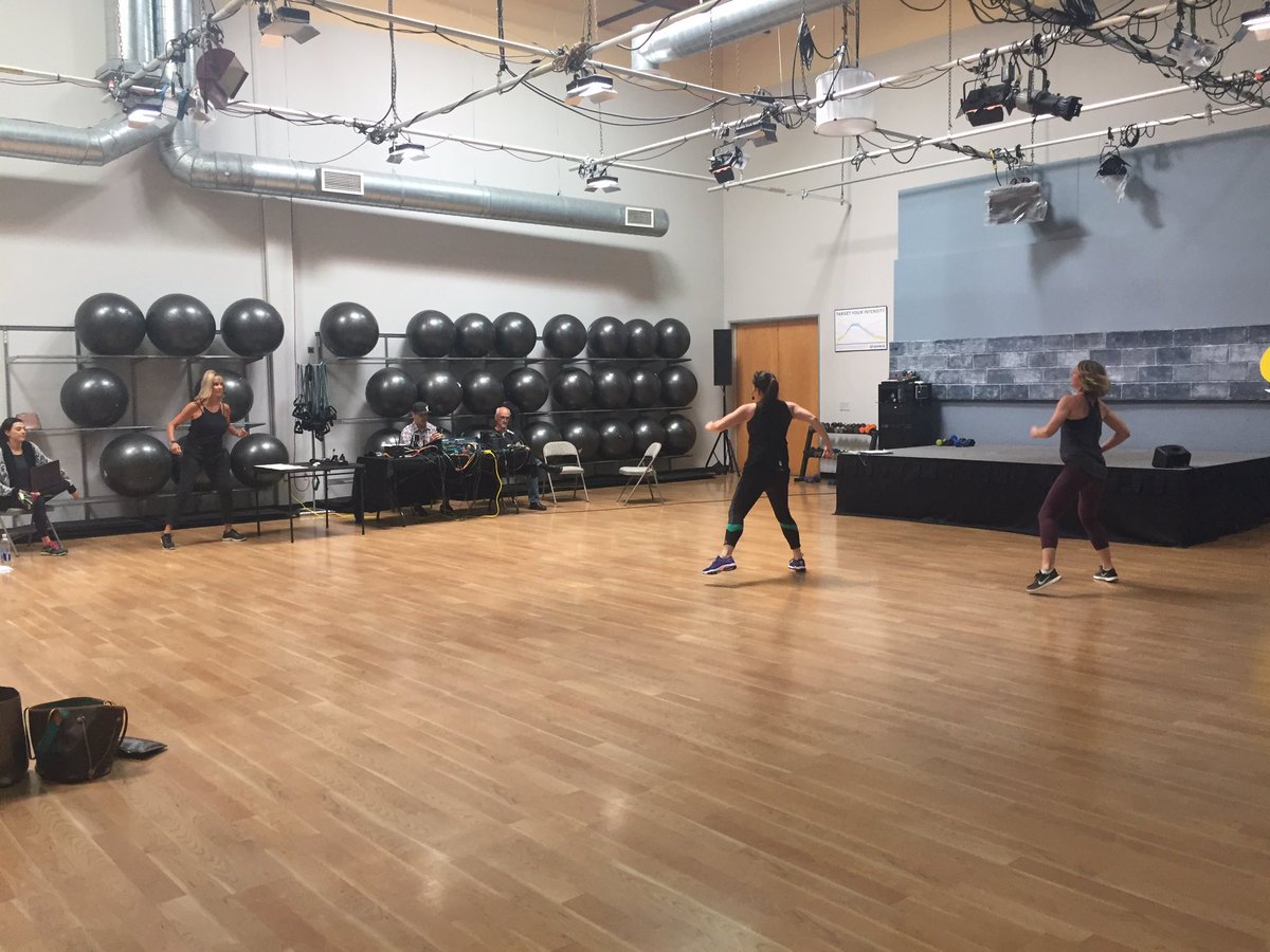 Guess who will be our guest instructor for R3-17? She's doing the Lo variation in this pic!
