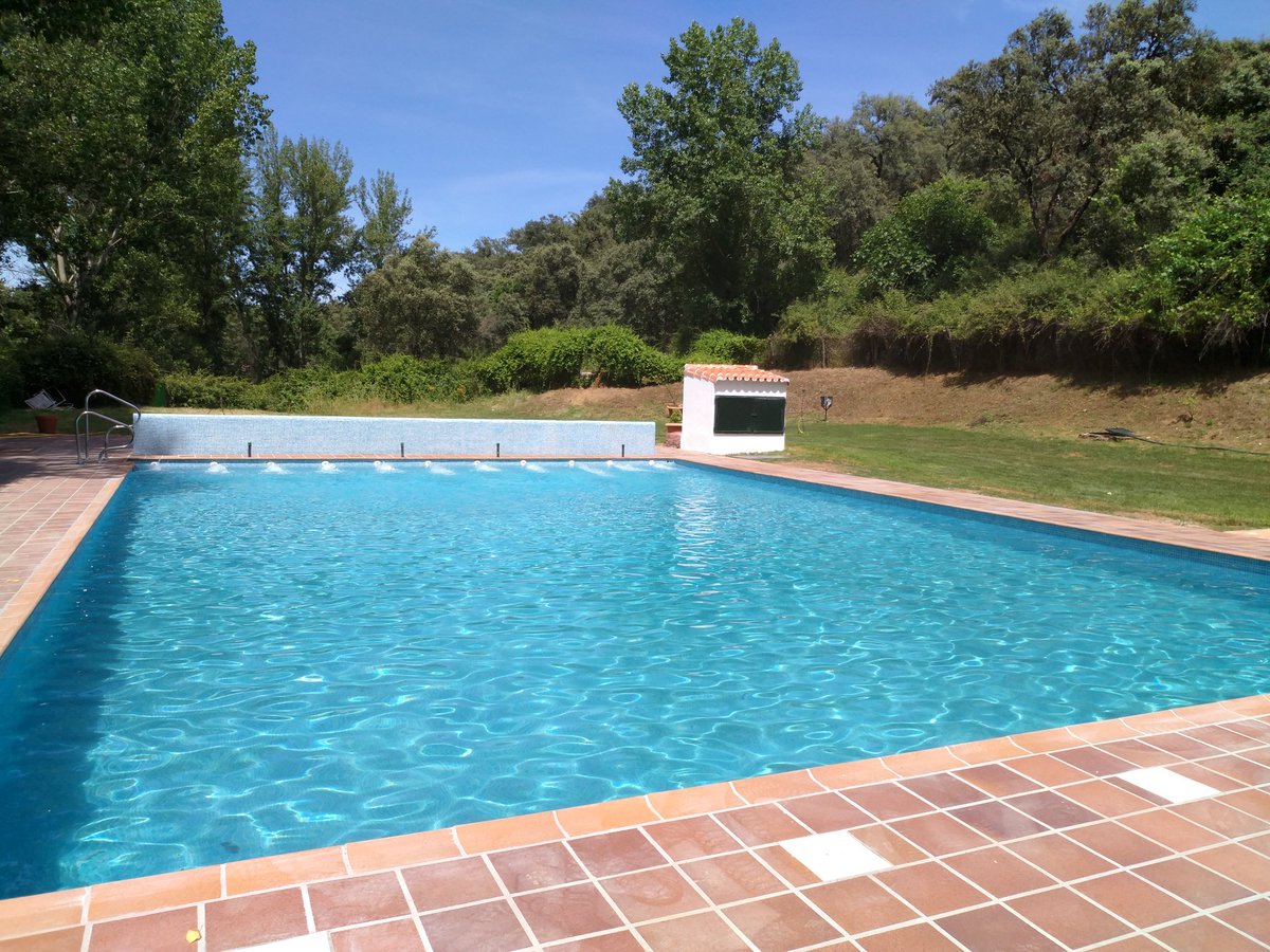 Solo unas cabañas libres para este fin de semana. Tl 959503301 y ven a dormir con un nórdico, edredón.