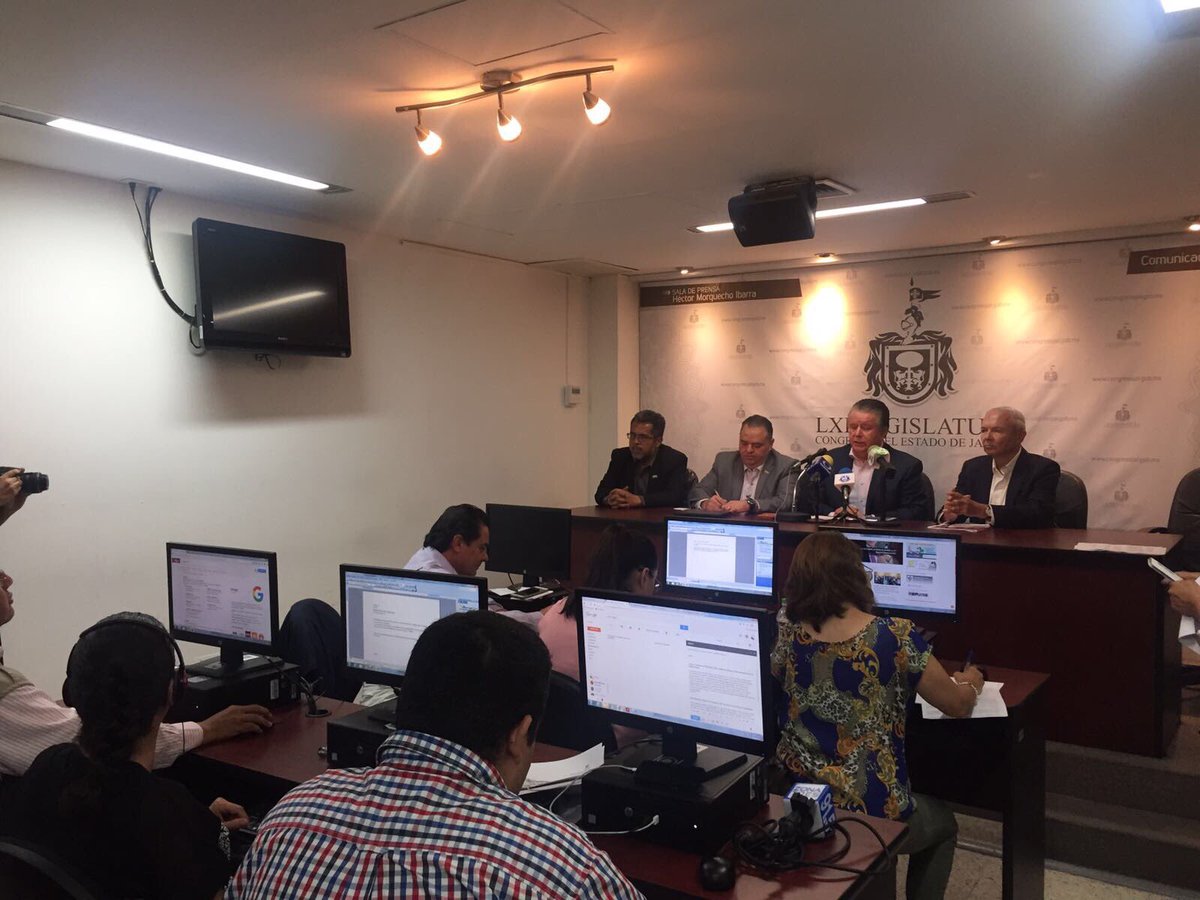 secgen47's tweet photo. Rueda de prensa Iniciativa de decreto que crea Ley del Instituto de Profesionalización Docente e Investigación Educ. https://t.co/NkhjA4g9ow