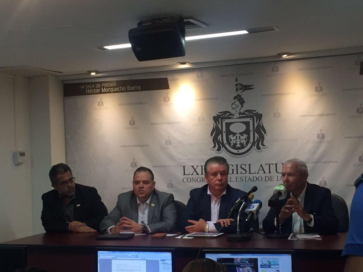 secgen47's tweet photo. Rueda de prensa Iniciativa de decreto que crea Ley del Instituto de Profesionalización Docente e Investigación Educ. https://t.co/NkhjA4g9ow