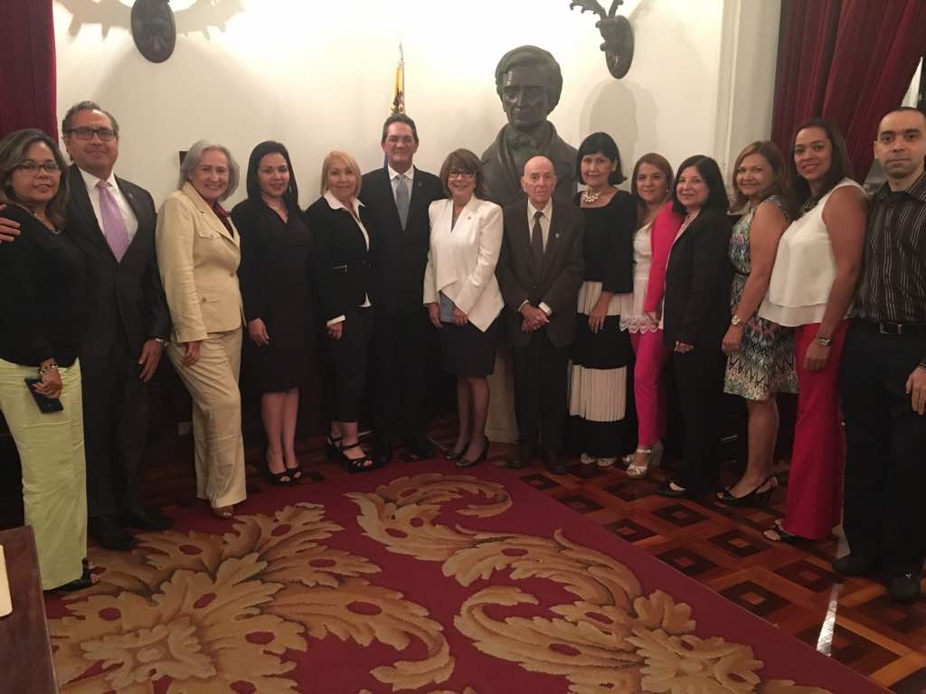 UCarabobo's tweet photo. La comunidad universitaria felicita al Dr. José Corado, Decano de la Facultad de Ciencias de la Salud @jessydivo https://t.co/Ax4KtuenSz