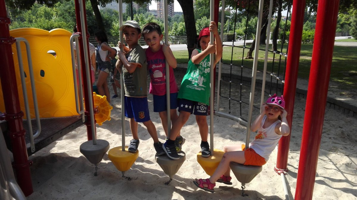 alestecj's tweet photo. Ultimo dia del curso para despedirnos los niños de la ludoteca y de +Que arte nos fuimos de excursion a las moreras. https://t.co/WCIlvcUsHj