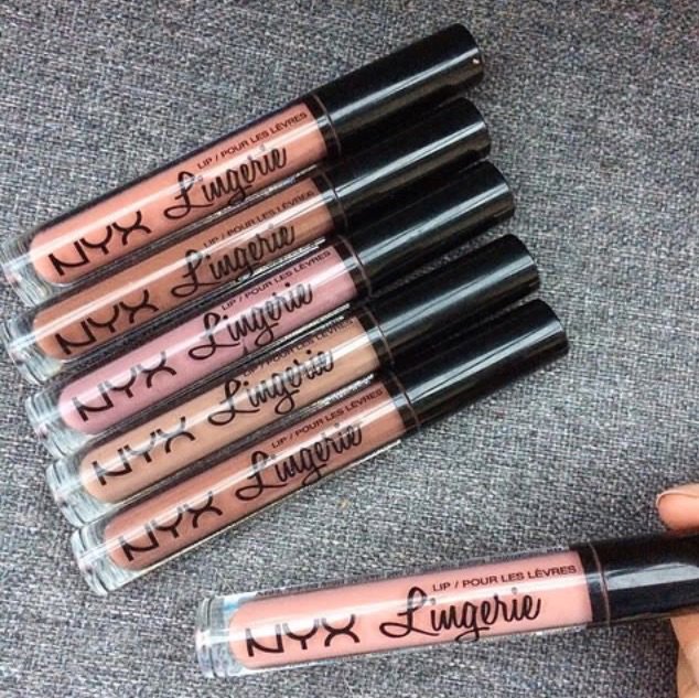 Cuando te dice "Enviame fotos nudes" y le envias estas: 
Gracias a IG @so_perrine por la foto de nuestros Lip Lingerie ~