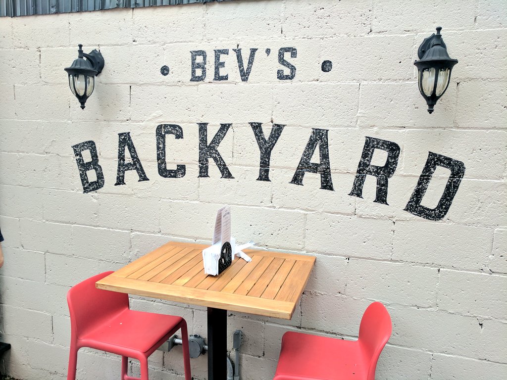 TheGeneratorCa's tweet photo. The party's just starting in Bev's backyard - everyone is invited #HamOnt! Free food samples &amp; @CollectiveBrew! @TheBeverly__ https://t.co/UvMz0hueJl