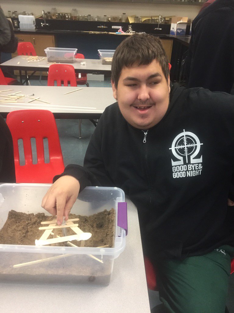 Tarapeet6's tweet image. Austin wins! He drilled the most oil! Way to go! @PACarlton #saderscience