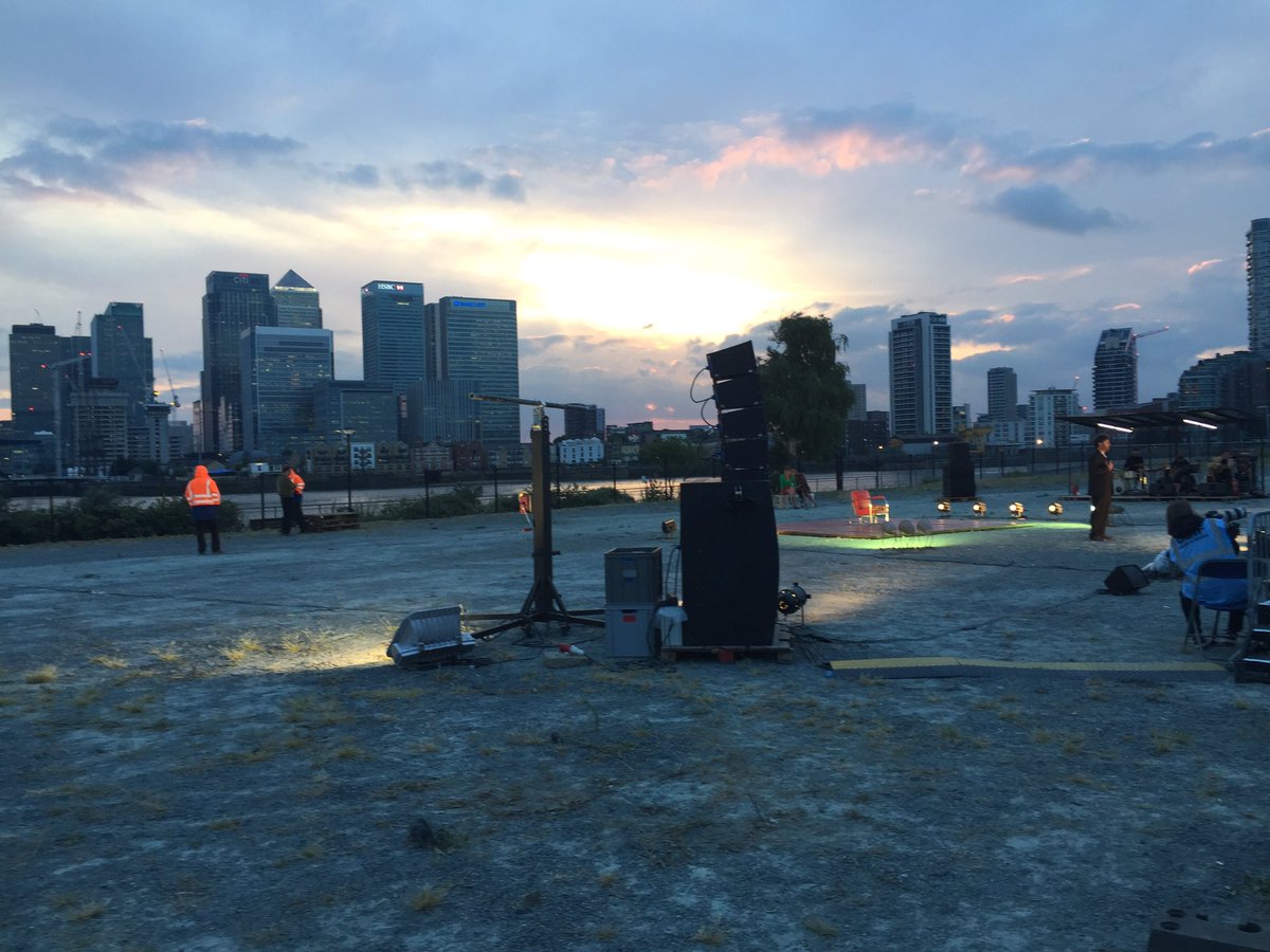 deRoovers's tweet photo. "We settle for half &amp; i like it better" #alfieri #gdif2017 #aviewfromthebridge #xtraxshowcase https://t.co/4NzLAsoWki