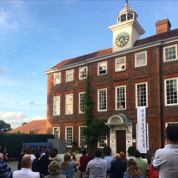 Fantastic outdoor performance of Romeo and Juliet tonight! 🎭 Well done to @SchoolYorkHouse Year 5s and <a href="/Kj_McL/">Kelly-Jo Mcloughlin</a>!