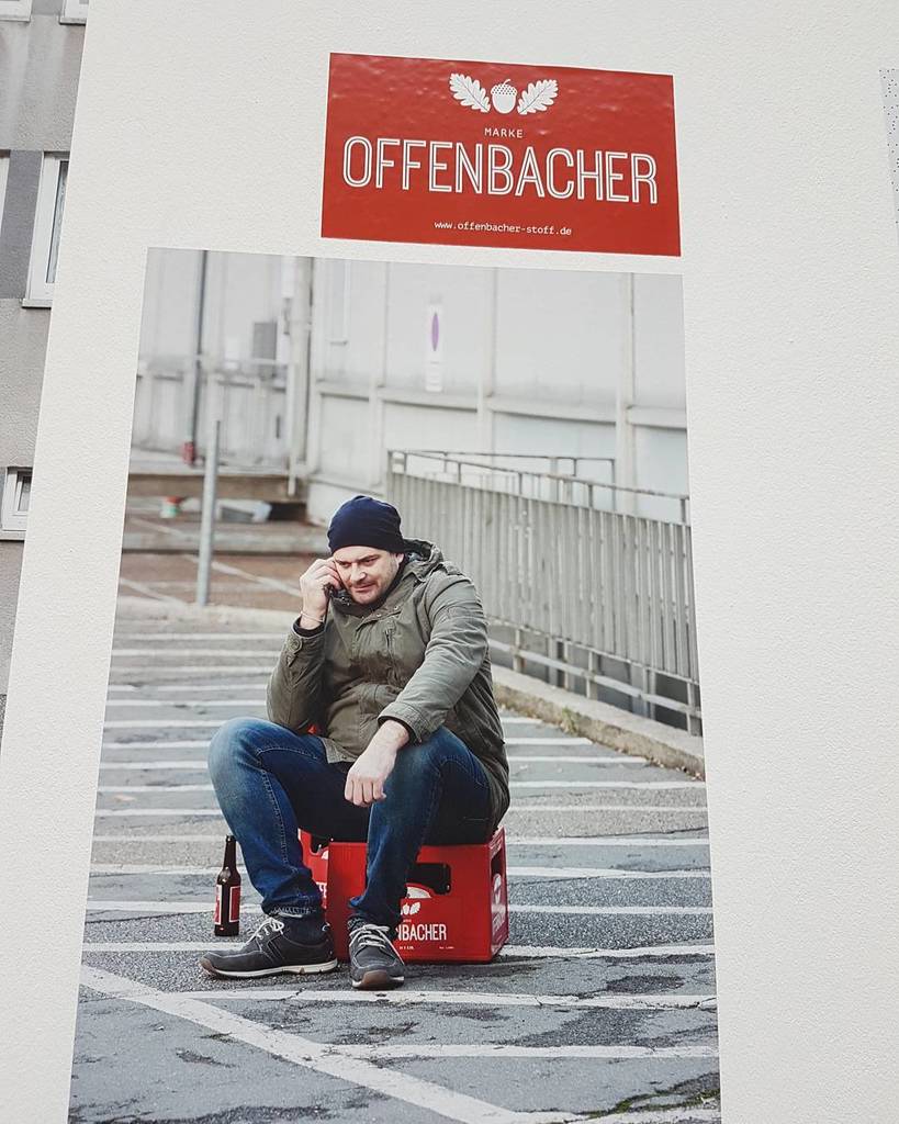 naja_xaoticca's tweet photo. Josip Budimir und das Offenbächer Bier 🍻
#makingheimat #dam #igersfrankfurt #meinfrankfurt #frankfurtdubistsowunderbar #frankfurtmeinelieb… https://t.co/5bIE11tA05