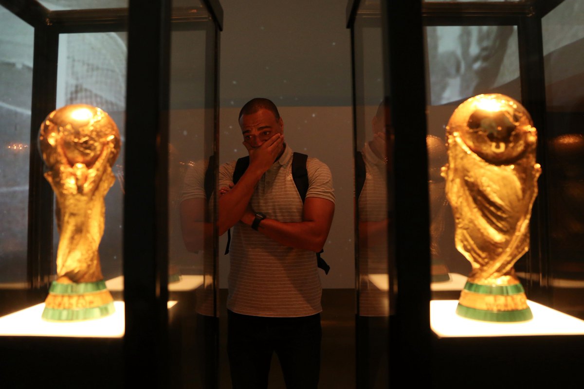museuselecao's tweet photo. Essa emoção só quem já foi campeão do mundo pode sentir! Valeu pela visita, @denilsonshow. Volte sempre! #Penta #Museu #FechadoComASeleção https://t.co/79arhgGa7i