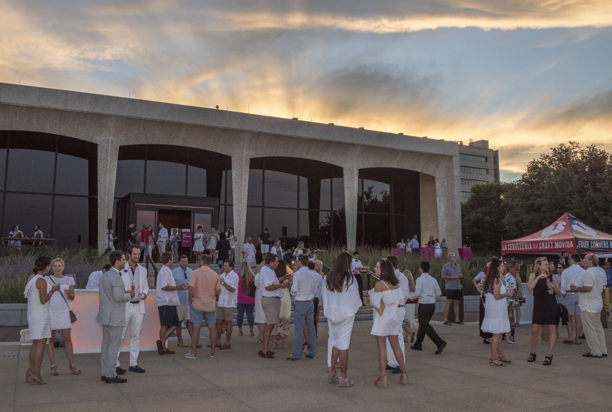 theamoncarter's tweet photo. Thanks for celebrating with us at #MidsummerMingle!
Be the first to know about more young professionals events: https://t.co/FD8MaVvtTG https://t.co/mCkmiPgyDE